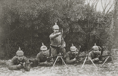 deutsche-Maschinengewehrgruppe-mit-Madsen-LMG.png
